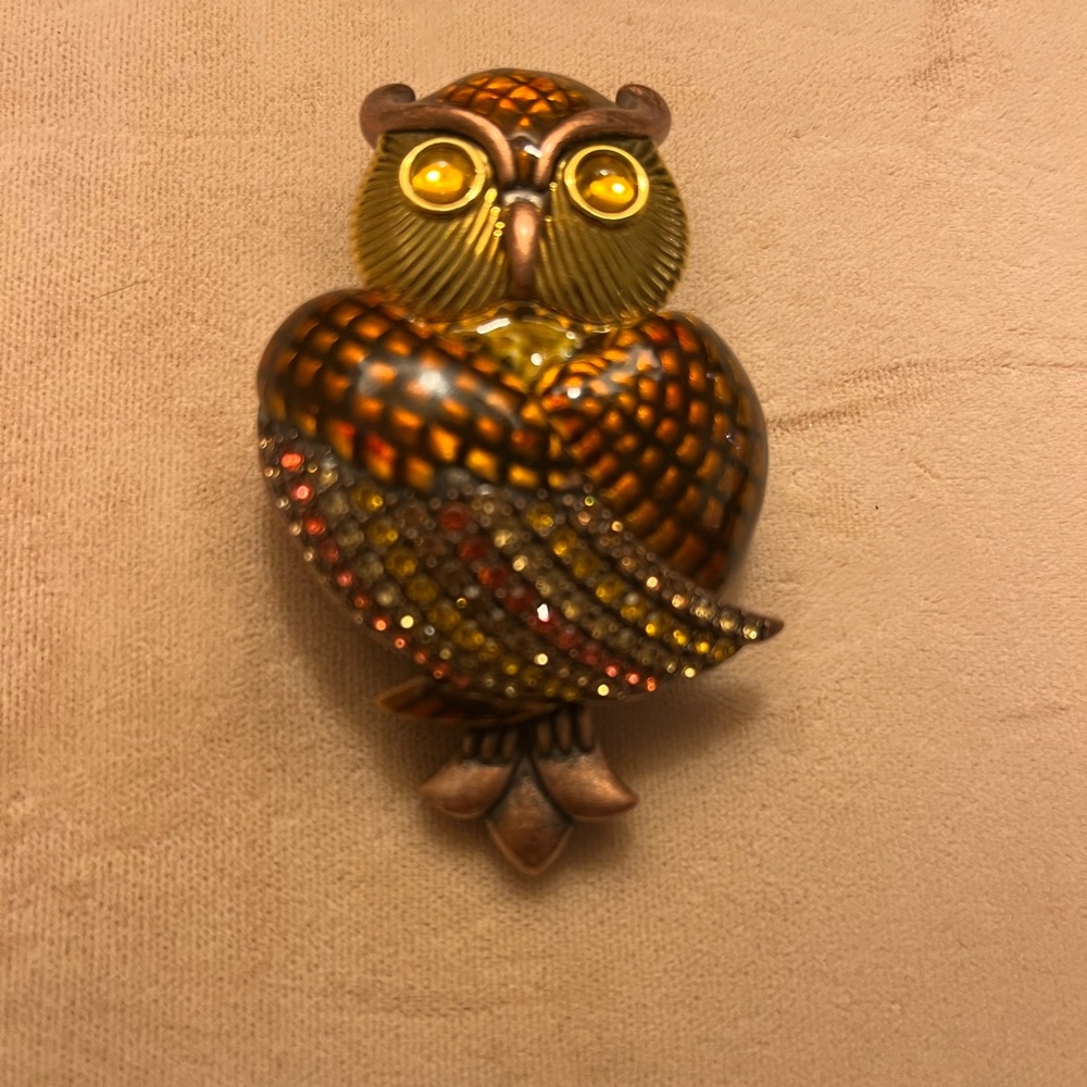 Lovely signed Joan Rivers Wise Old Owl brooch